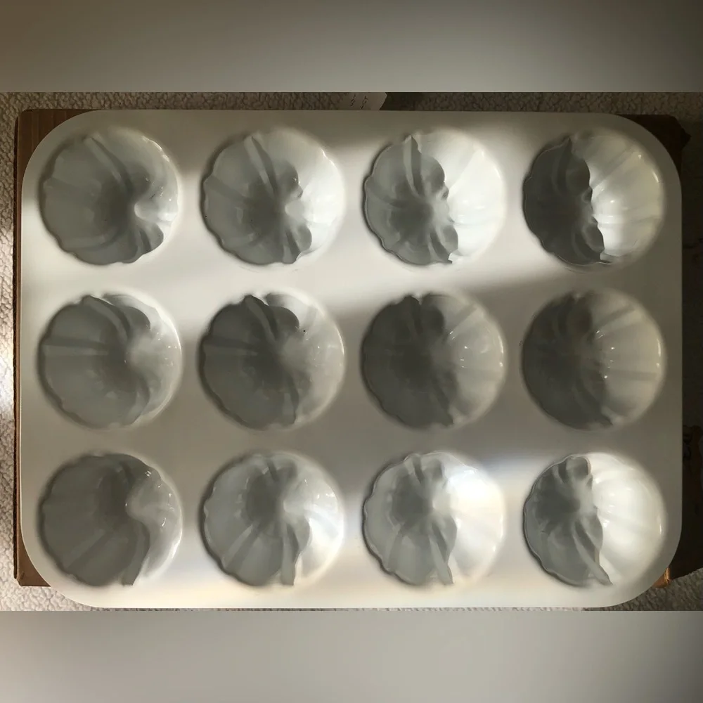 Vintage Nordic Ware Yellow 12-Cavity Mini Bundt Cake Pan 50824 NIB